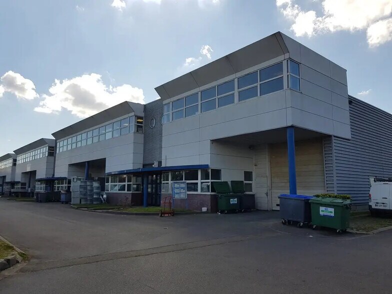 Industriel/Logistique dans Bondy à louer - Photo de l’immeuble – Image 2 sur 4