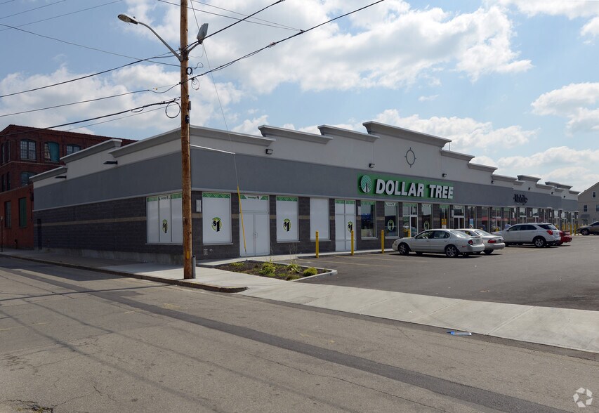 361 Dexter St, Central Falls, RI à louer - Photo de l’immeuble – Image 2 sur 17