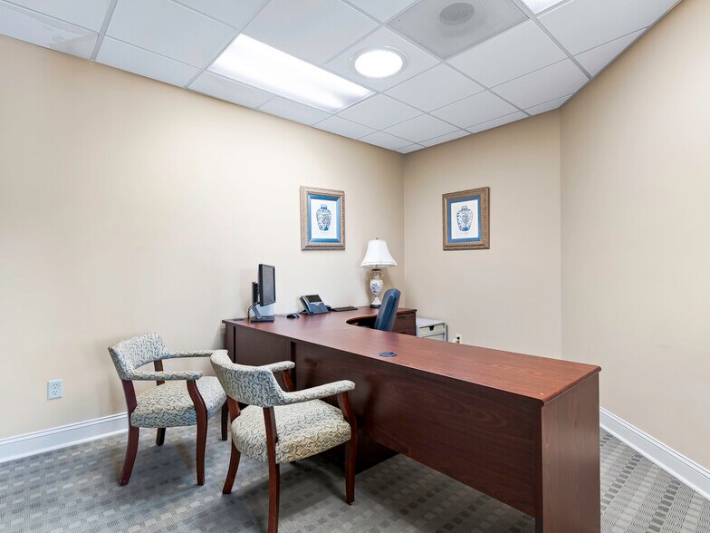 535 Greenville Hwy, Hendersonville, NC à louer - Photo intérieure – Image 3 sur 29