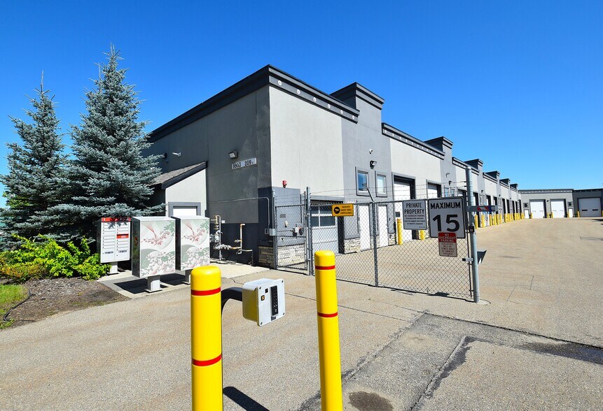 9903 209 St NW, Edmonton, AB à vendre - Photo de l’immeuble – Image 3 sur 23