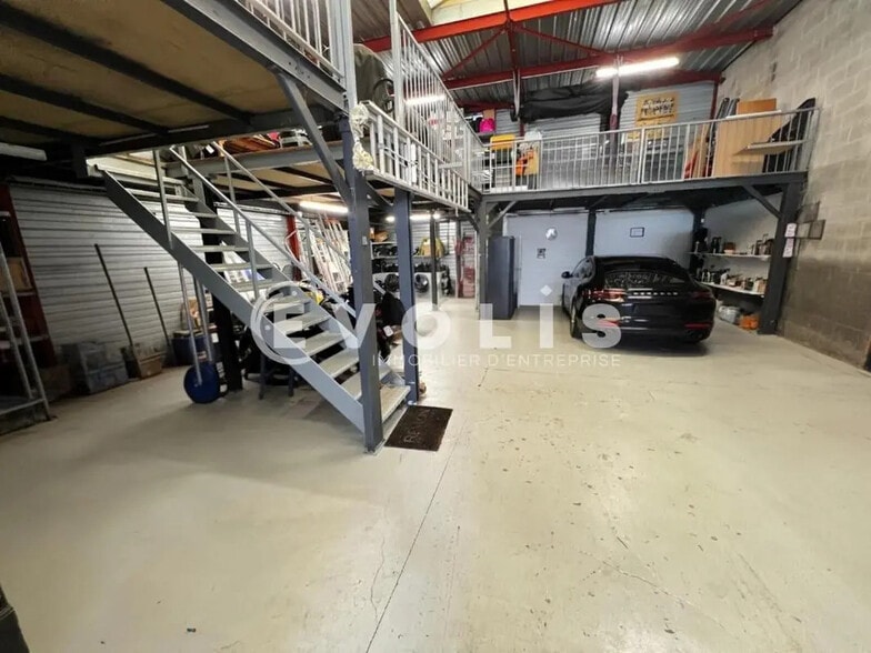 Local d’activités dans Saint-Pierre-du-Perray à louer - Photo intérieure – Image 2 sur 9