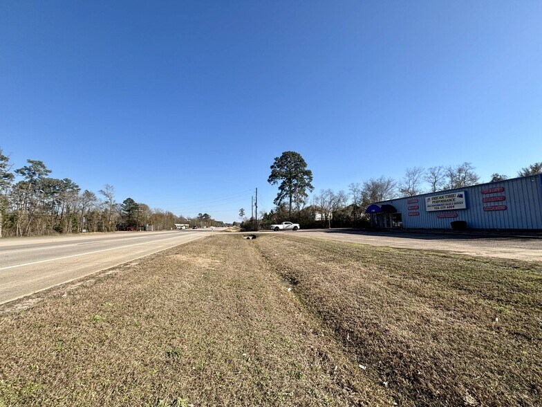 1700 N Loop 336 E, Conroe, TX à louer - Photo de l’immeuble – Image 3 sur 21