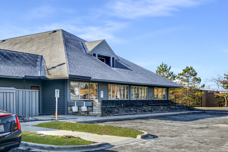 6096 E Main St, Columbus, OH à vendre - Photo de l’immeuble – Image 3 sur 5