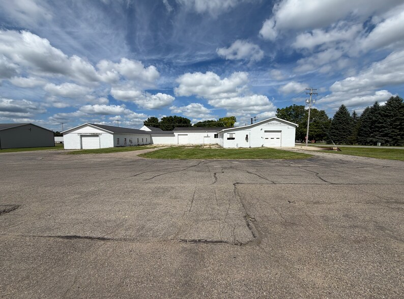 1065 W Green St, Hastings, MI à louer - Photo de l’immeuble – Image 2 sur 4