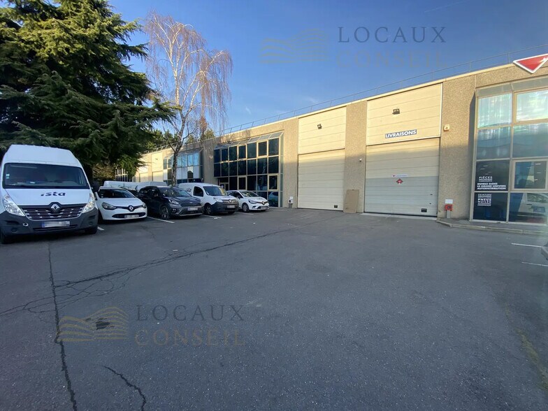 Local d’activités dans Bezons à louer - Photo de l’immeuble – Image 1 sur 6