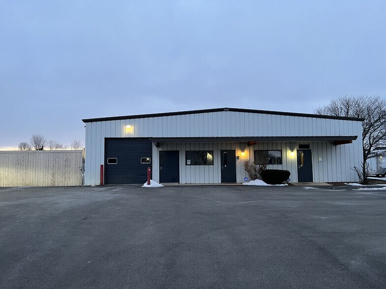 34 Stonehill Rd, Oswego, IL à louer - Photo principale – Image 1 sur 28