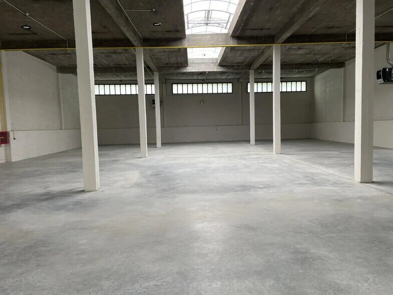 Local d'activités dans Montreuil à vendre - Photo de l’immeuble – Image 2 sur 13