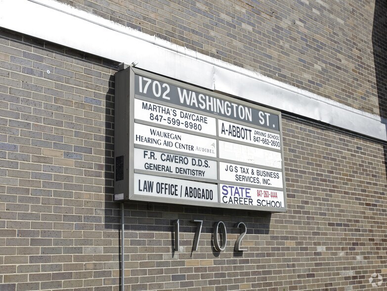 1702 Washington St, Waukegan, IL à louer - Photo de l’immeuble – Image 3 sur 54