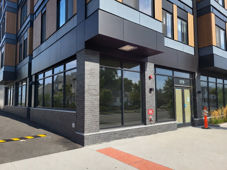 596-600 Broadway, Everett, MA à louer - Photo de l’immeuble – Image 2 sur 7