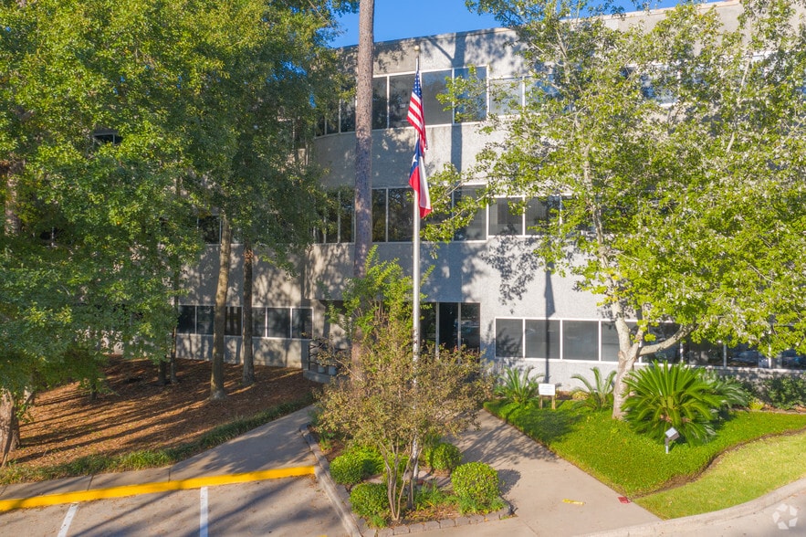 2040 N Loop 336 W, Conroe, TX à louer - Photo de l’immeuble – Image 2 sur 4