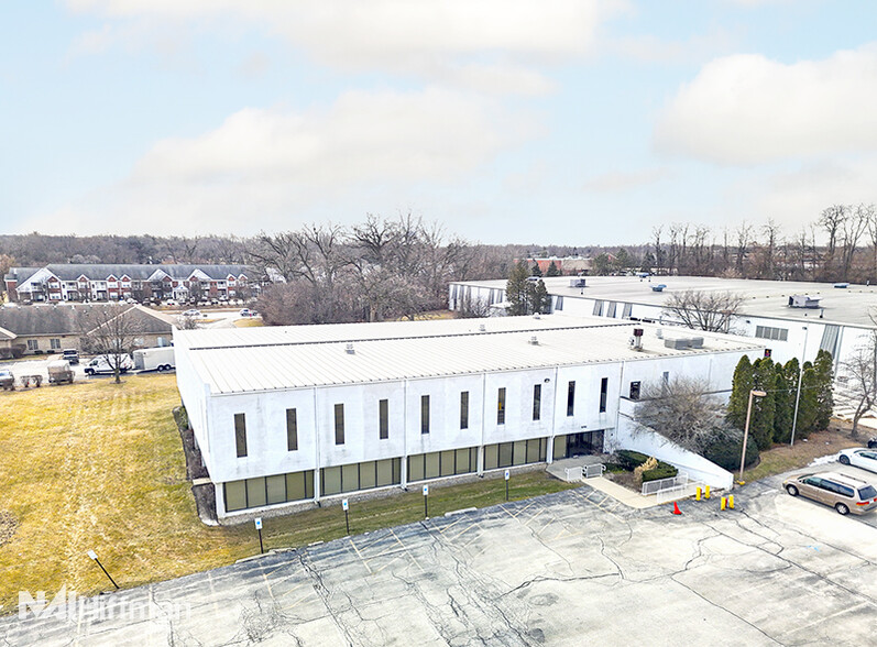 8255 Lemont Rd, Darien, IL à louer - Photo de l’immeuble – Image 1 sur 6