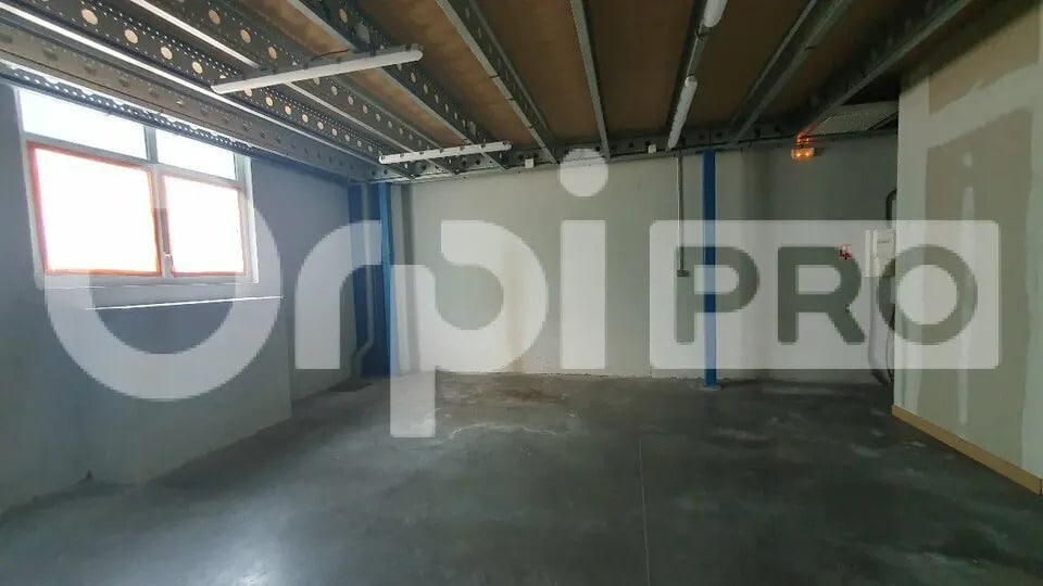 Local d’activités dans Collégien à louer - Photo de l’immeuble – Image 3 sur 7