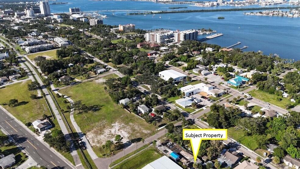 604 Palm Bluff St N, Clearwater, FL à vendre - Photo de l’immeuble – Image 1 sur 10