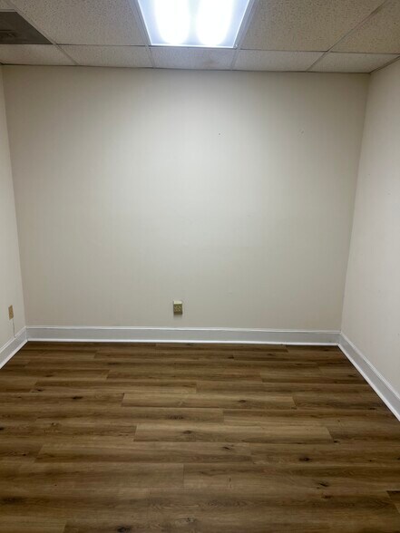 717 Ward Blvd, Wilson, NC à louer - Photo de l’immeuble – Image 3 sur 6