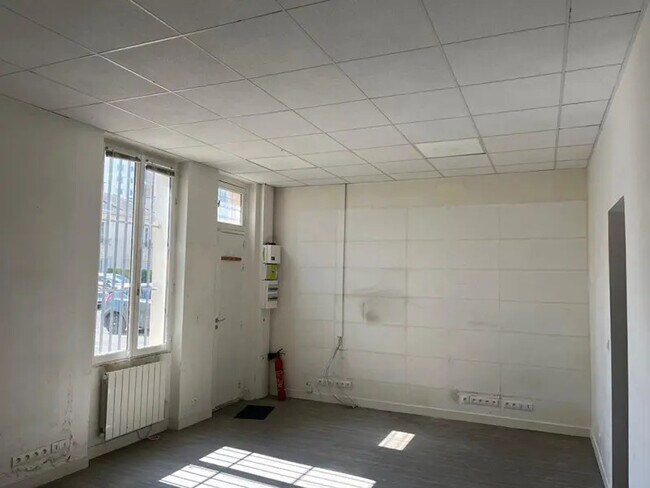 Plus de détails pour 9 Rue Pierre Et Marie Curie, Ivry-sur-Seine - Bureau à louer