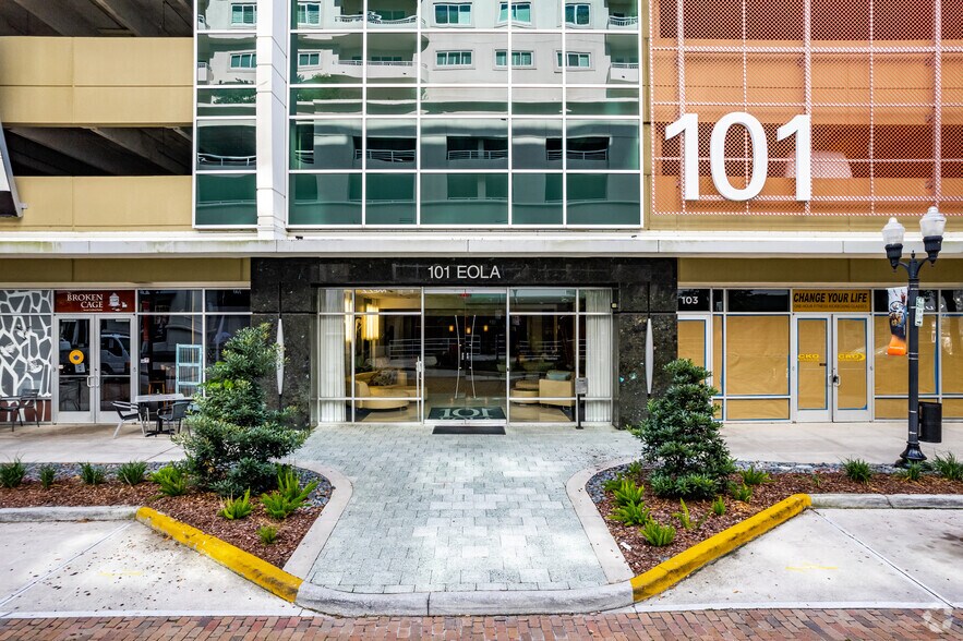 101 S Eola Dr, Orlando, FL à louer - Photo de l’immeuble – Image 3 sur 3