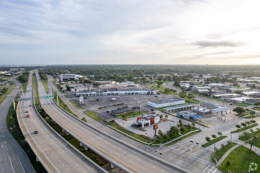 120 Circle Way St, Lake Jackson, TX à louer - Aérien – Image 1 sur 19
