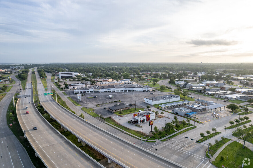 120 Circle Way St, Lake Jackson, TX à louer - Aérien – Image 1 sur 19