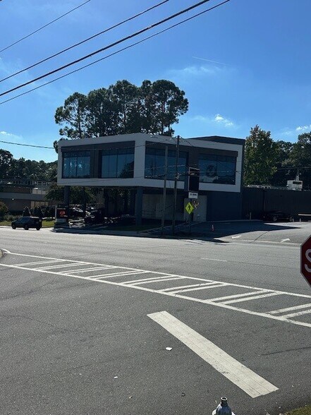 4310 Roswell Rd NE, Atlanta, GA à louer - Photo de l’immeuble – Image 1 sur 17