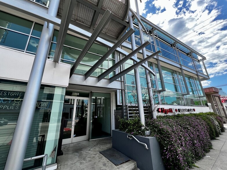 11860 Wilshire Blvd, Los Angeles, CA à louer - Photo de l’immeuble – Image 1 sur 4