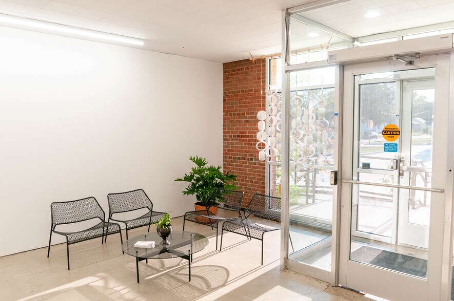 22005 Van Dyke Ave, Warren, MI à louer - Photo intérieure – Image 3 sur 19