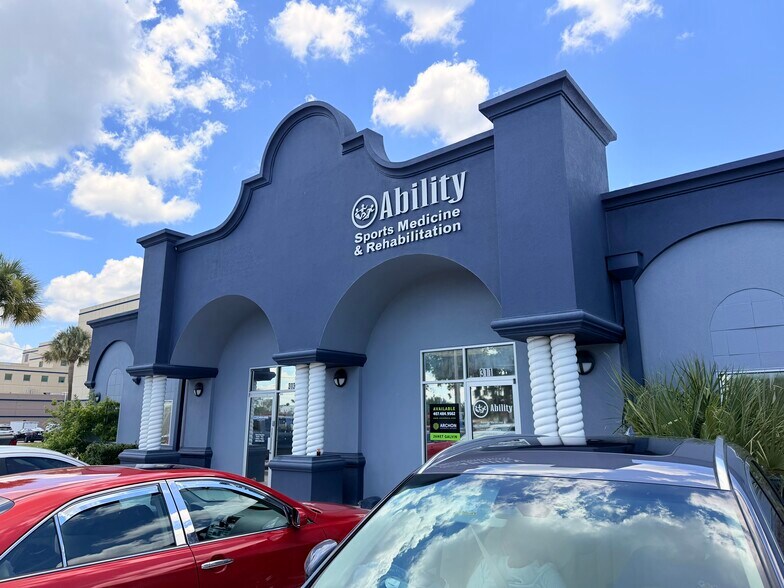 309-313 W Bass St, Kissimmee, FL à louer - Photo de l’immeuble – Image 1 sur 18