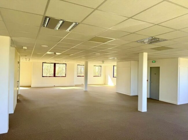 Plus de détails pour Rue Pereire, Saint-Germain-en-Laye - Bureau à louer