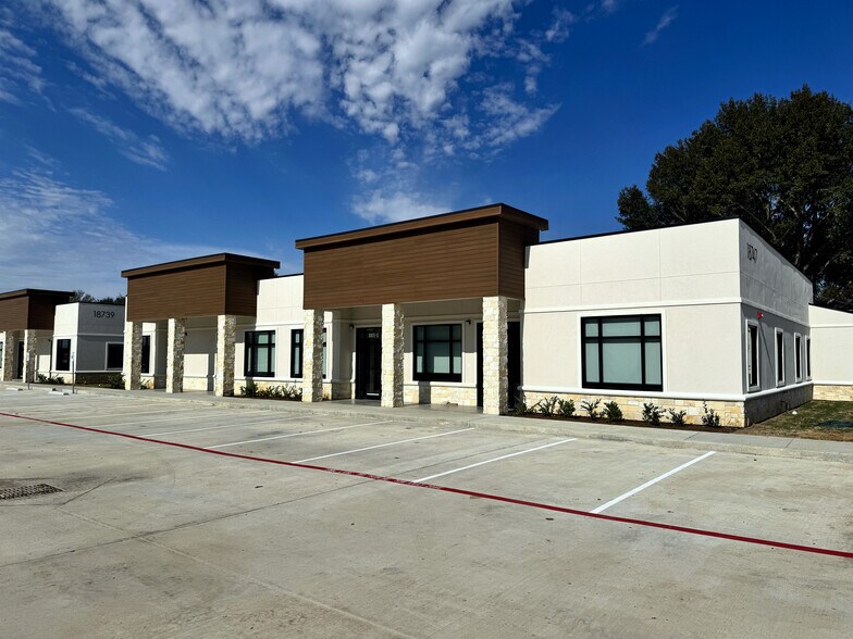 18707 Mueschke Rd, Tomball, TX à louer - Photo de l’immeuble – Image 2 sur 11