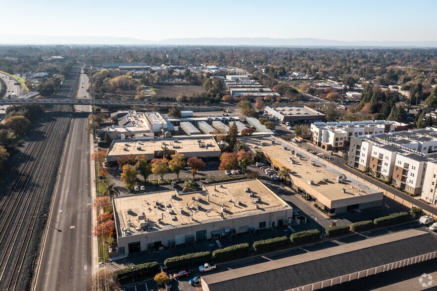 2121 2nd St, Davis, CA à louer - Photo de l’immeuble – Image 3 sur 13