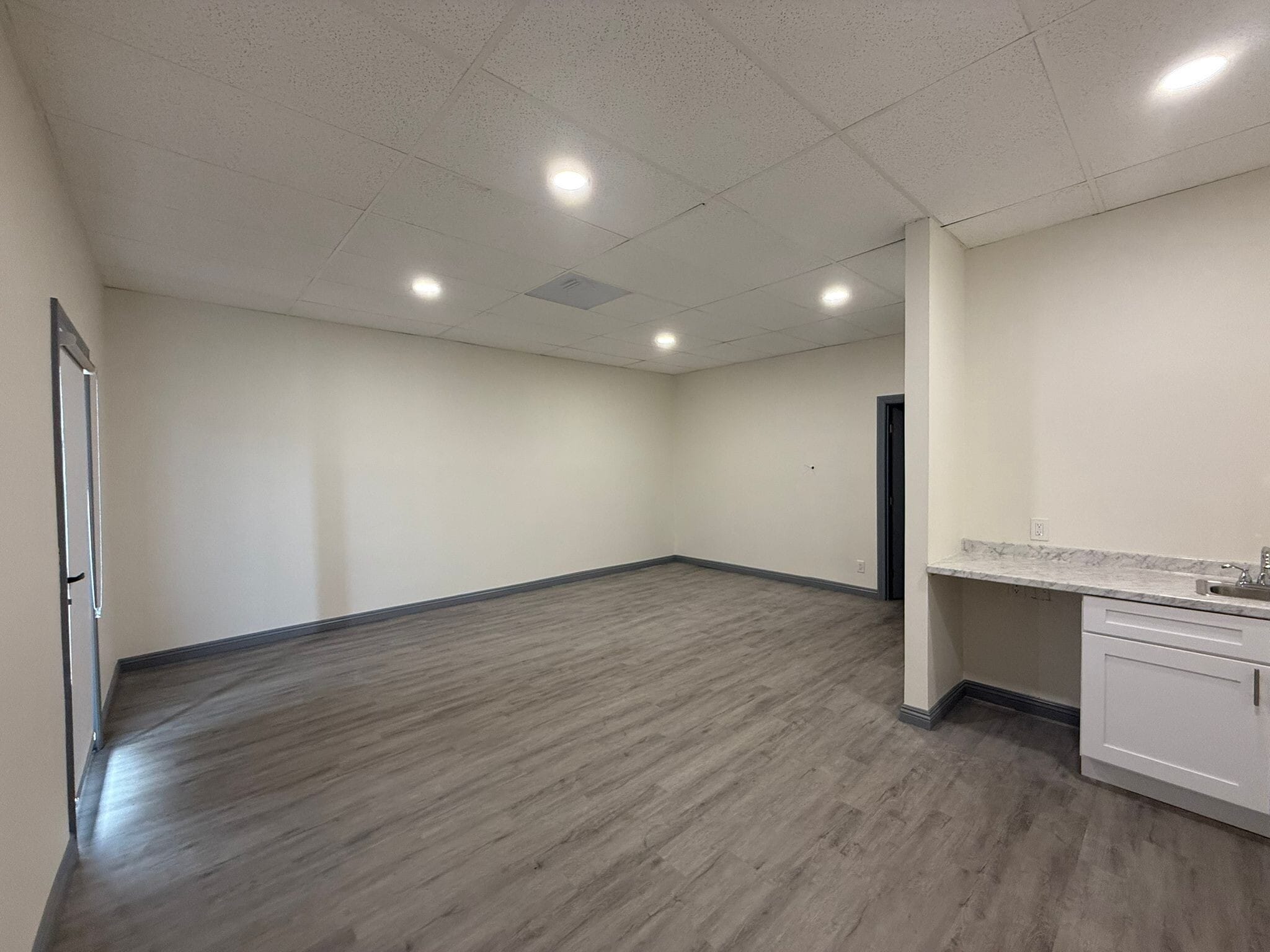 1619-1623 S Minnie St, Santa Ana, CA à louer Photo intérieure– Image 1 sur 2
