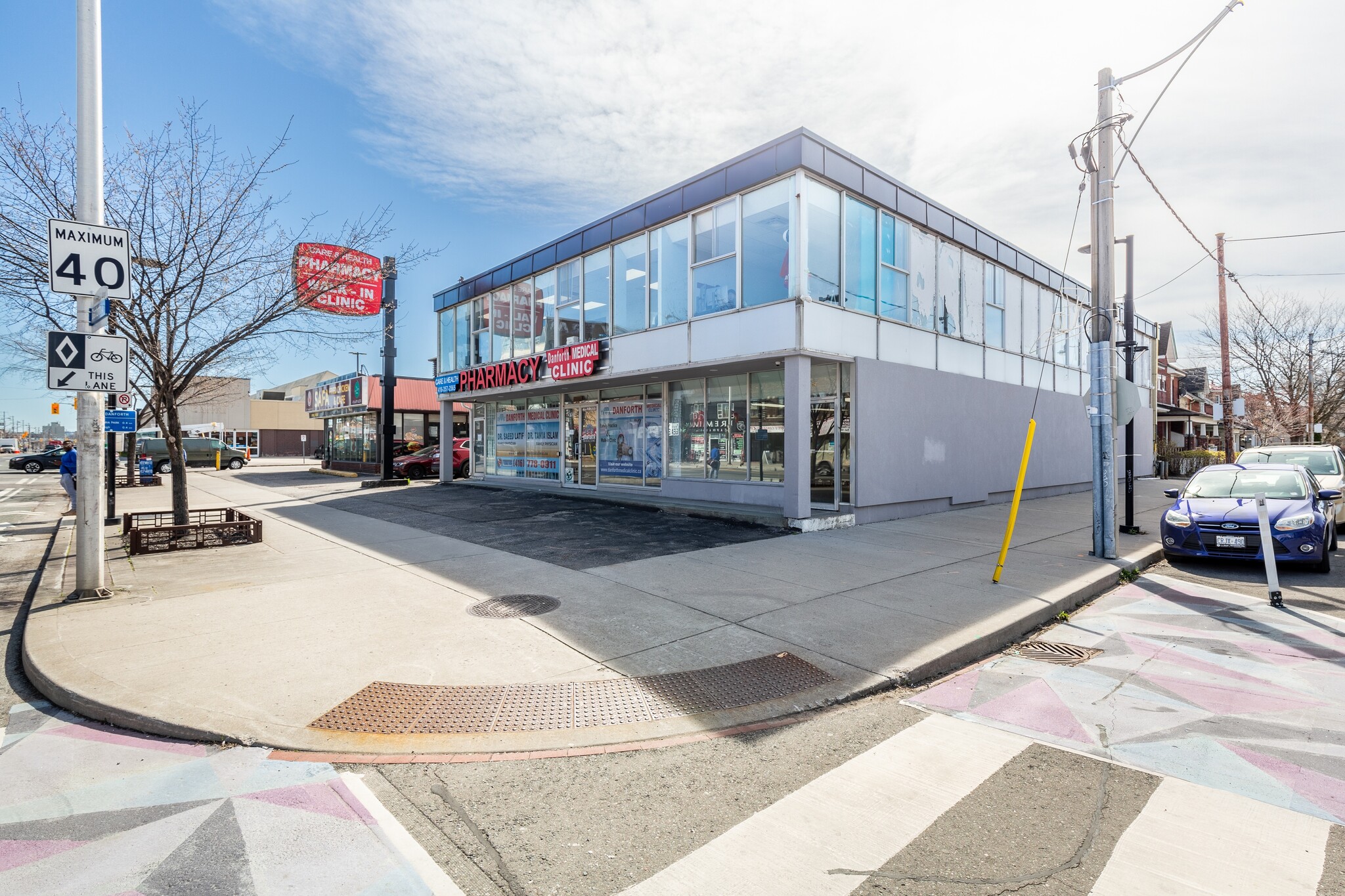 2921 Danforth Av, Toronto, ON à louer Photo principale– Image 1 sur 2