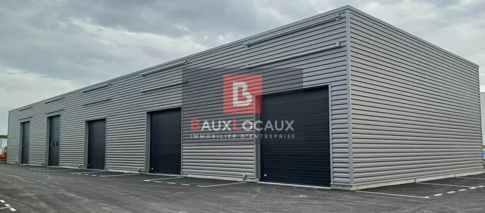 Local d’activités dans Garons à louer - Photo de l’immeuble – Image 1 sur 3