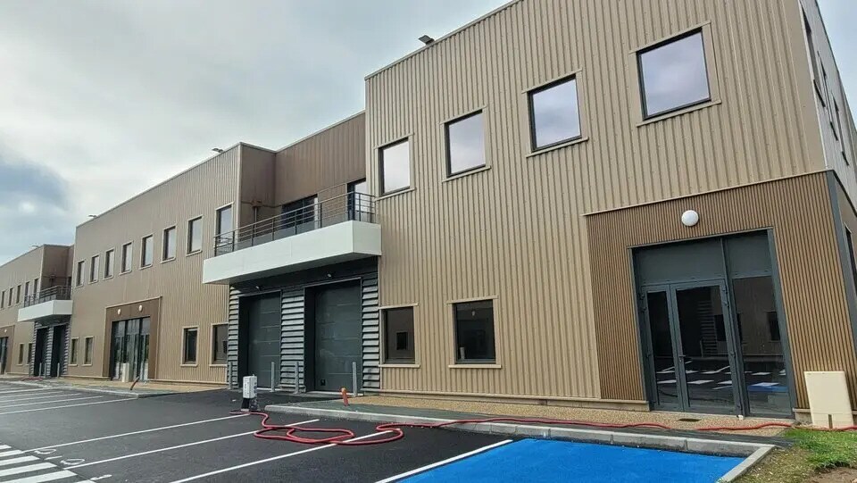 Local d'activités dans Oissel à vendre - Photo de l’immeuble – Image 3 sur 7