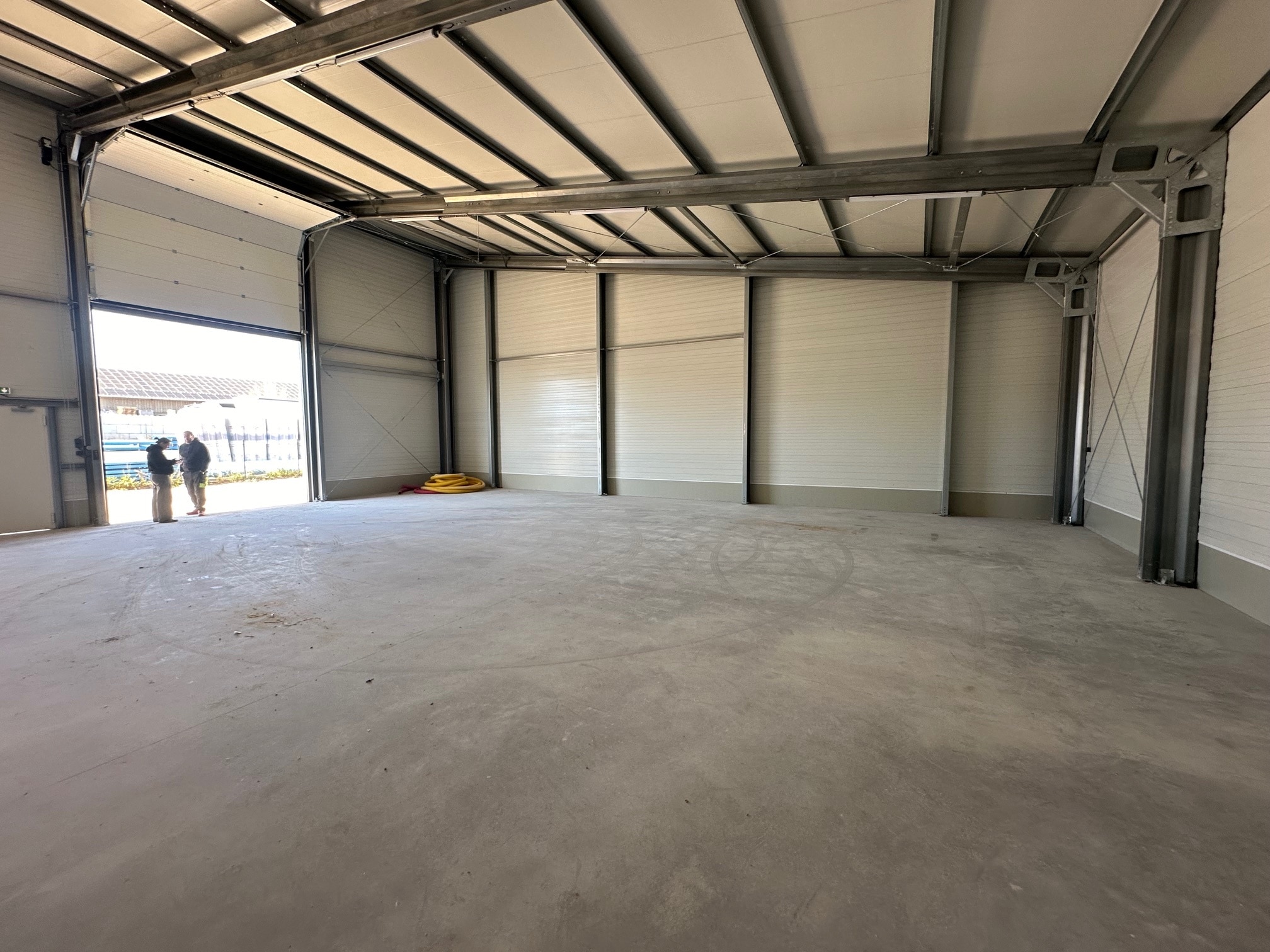 Local d’activités dans Rognac à louer Photo principale– Image 1 sur 7