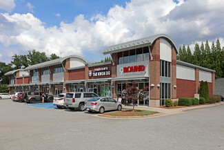 Plus de détails pour 2002 New Garden Rd, Greensboro, NC - Local commercial à louer