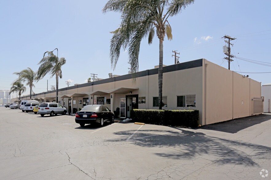 15421 Carmenita Rd, Santa Fe Springs, CA à louer - Photo principale – Image 1 sur 5