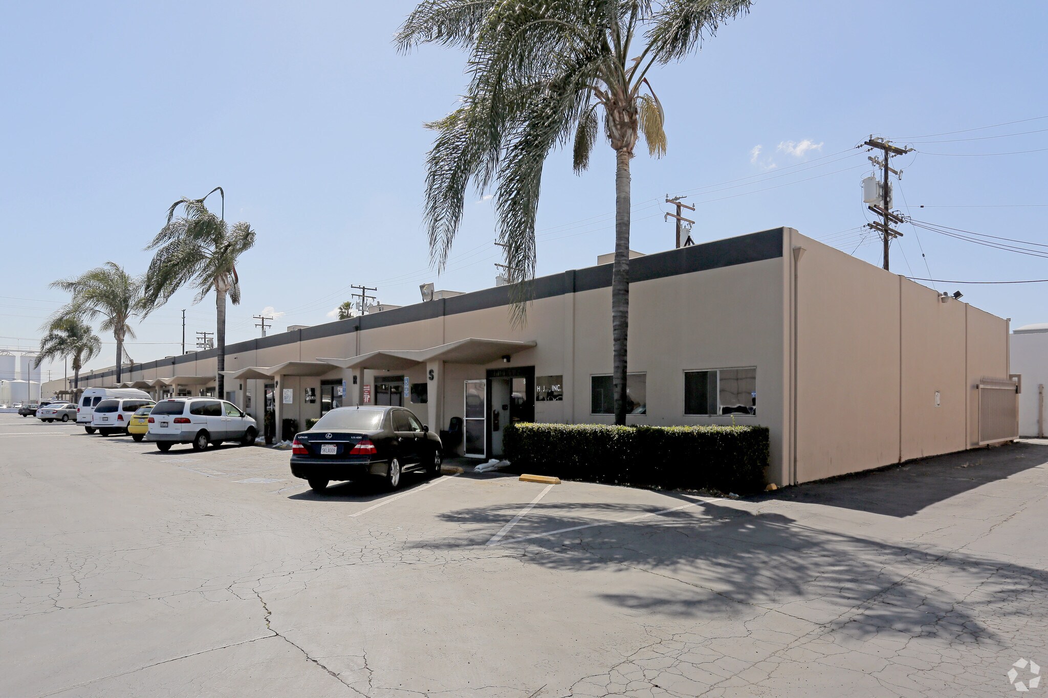 15421 Carmenita Rd, Santa Fe Springs, CA à louer Photo principale– Image 1 sur 6