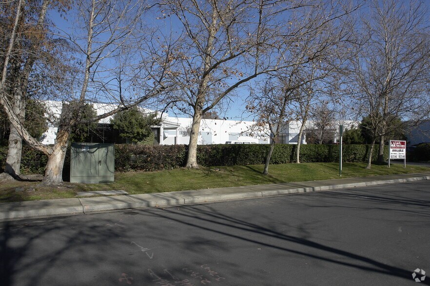 22 Rickenbacker Cir, Livermore, CA à louer - Photo de l’immeuble – Image 3 sur 5