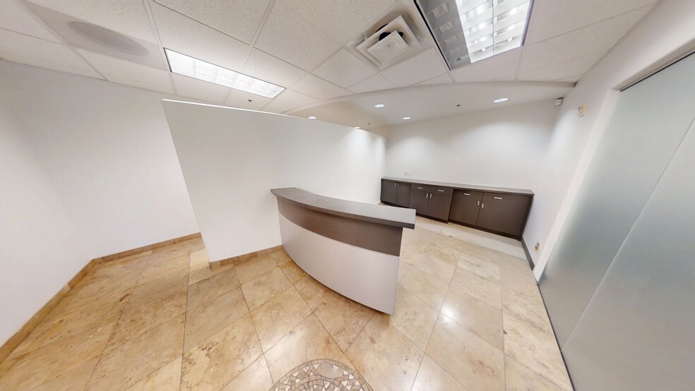 9380 E Bahia Dr, Scottsdale, AZ à louer - Photo de l’immeuble – Image 2 sur 4