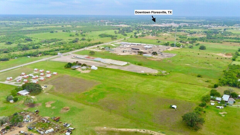 573 Texas 97, Floresville, TX à vendre - Aérien – Image 2 sur 53