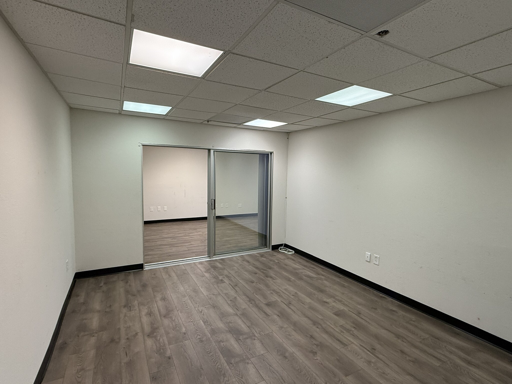 10052-10054 Pasadena Ave, Cupertino, CA à louer Photo intérieure– Image 1 sur 2