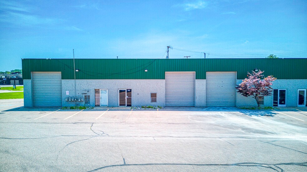 9177-9187 General Ct, Plymouth, MI à louer - Photo de l’immeuble – Image 2 sur 5