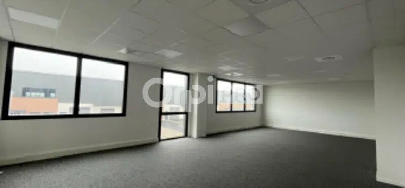 25 Route De Lyon, Saint-Priest à louer - Photo de l’immeuble – Image 3 sur 5