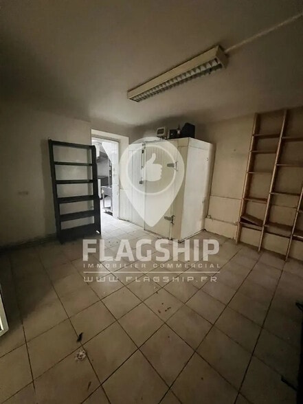 Local commercial dans L'HAY-LES-ROSES à louer - Photo de l’immeuble – Image 3 sur 9