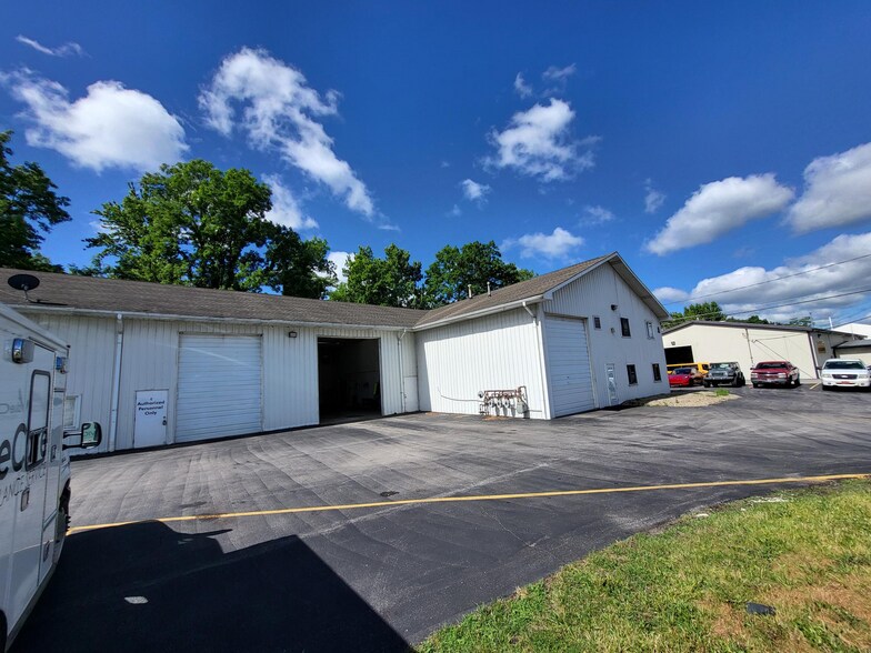 97 Hanna Pky, Coventry Township, OH à vendre - Photo de l’immeuble – Image 1 sur 6