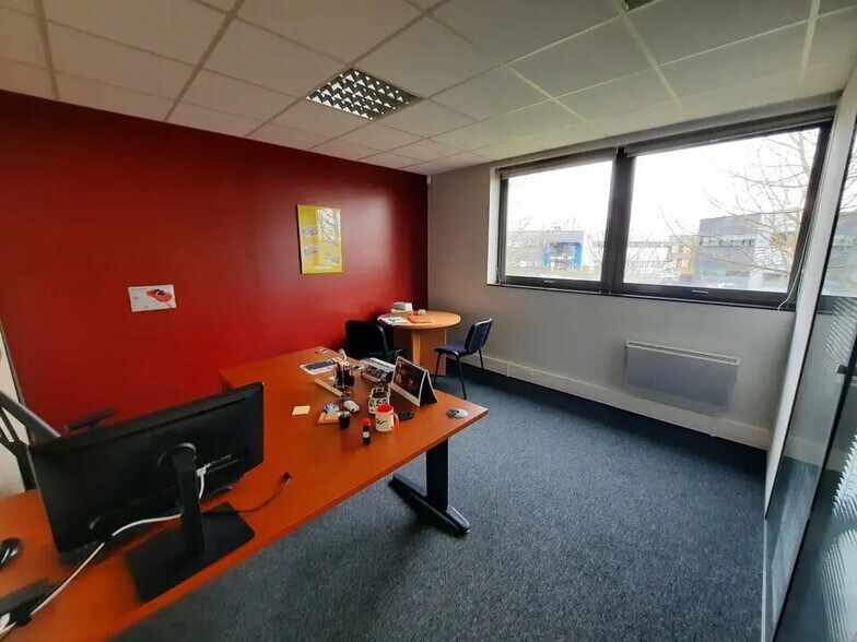 Bureau dans Bois-Guillaume à louer - Photo de l’immeuble – Image 3 sur 11