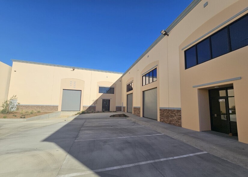 1623 W San Bernardino Rd, West Covina, CA à louer - Photo de l’immeuble – Image 3 sur 6
