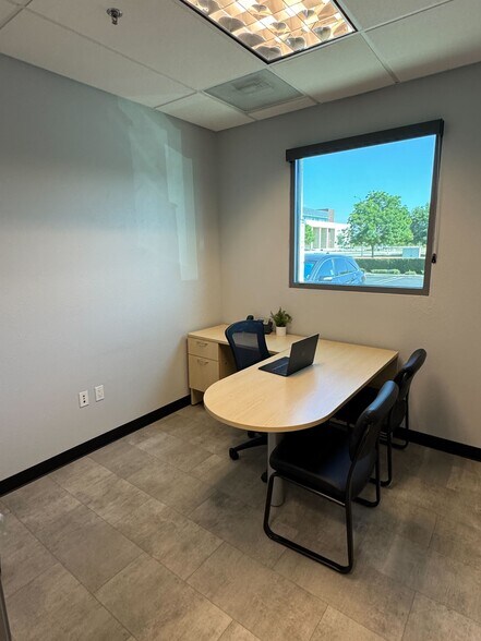 2491 Alluvial Ave, Clovis, CA à louer - Photo de l’immeuble – Image 2 sur 9