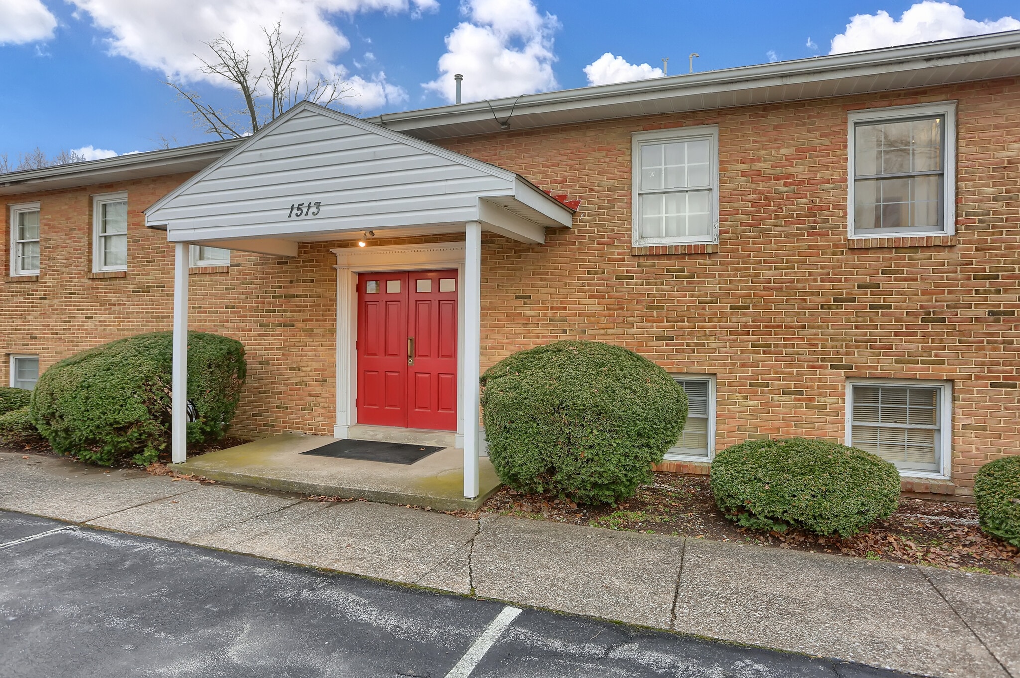 1513 Cedar Cliff Dr, Camp Hill, PA à louer Photo de l’immeuble– Image 1 sur 5