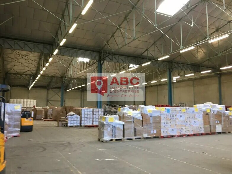Industriel/Logistique dans Nîmes à louer - Photo de l’immeuble – Image 2 sur 4